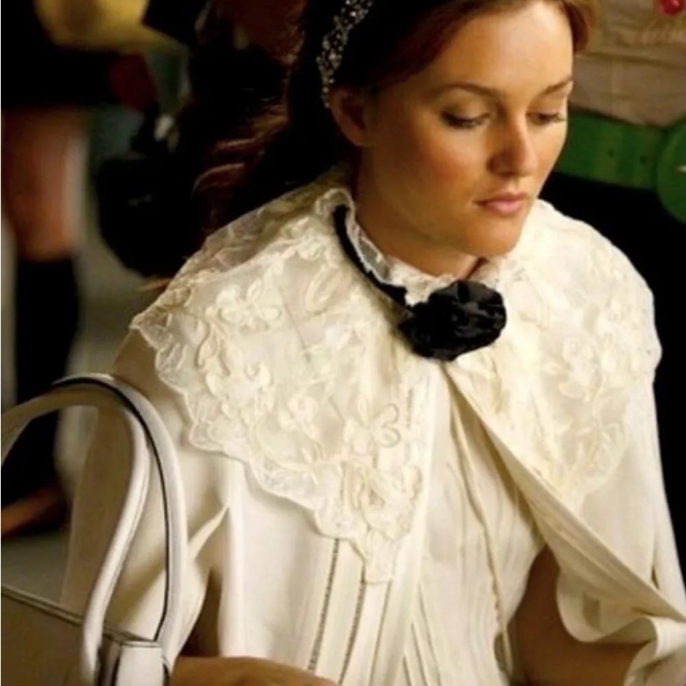 Black Marc Jacob’s cape also blair Waldorf gossip girl